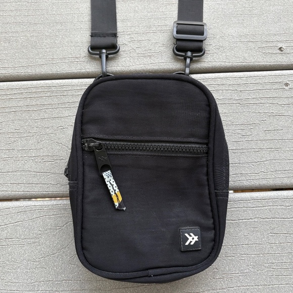Thread Wallets Crossbody Shoulder Bag - Black - Picture 1 of 3